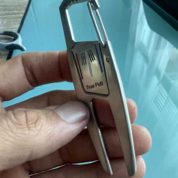 Golf divot repair tool with ball marker - Picture 5 of 7